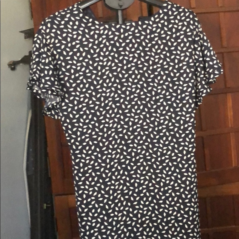 Light dress size 12 in teens medium in women’s
